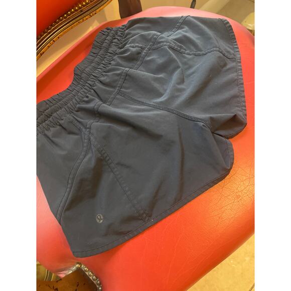 Lululemon Hotty Hot running shorts! Sz 4 - Picture 3 of 5